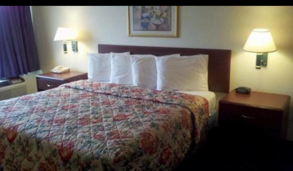 Red Roof Inn & Suites Dover Downtown Room photo